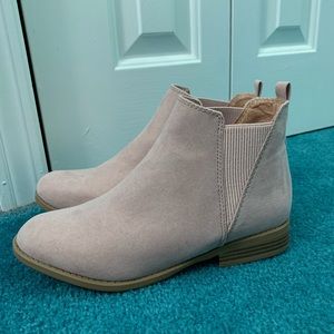 Brand New Chelsea Boots (never been worn)
